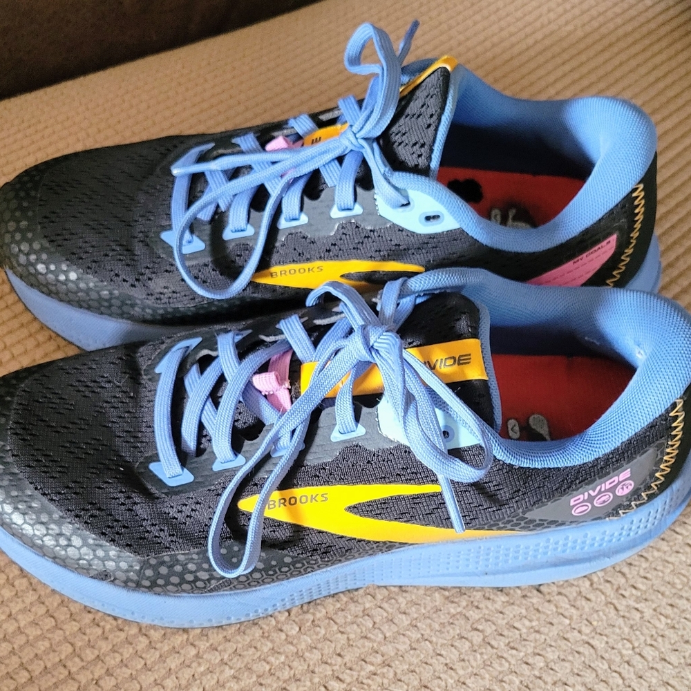 Brooks Womens Divide 3 - Black, Blue, and Yellow - 7.5